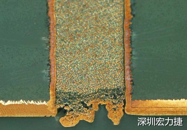 PCB設(shè)計(jì)之導(dǎo)電孔塞孔工藝 導(dǎo)電孔Via hole又名導(dǎo)通孔，為了達(dá)到客戶要求，導(dǎo)通孔必須塞孔，經(jīng)過大量的實(shí)踐，改變傳統(tǒng)的鋁片塞孔工藝，用白網(wǎng)完成板面阻焊與塞孔。生產(chǎn)穩(wěn)定，質(zhì)量可靠。