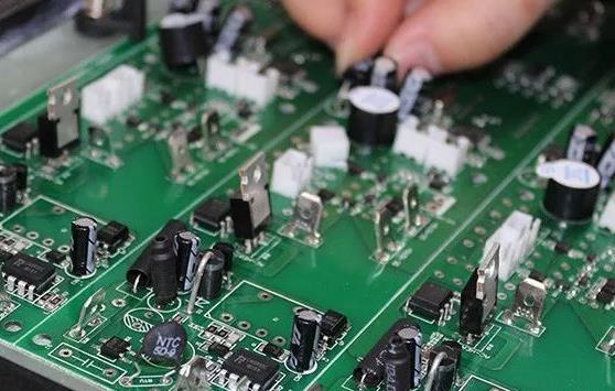 PCBA加工貼片元器件與插件元器件的區(qū)別在哪？